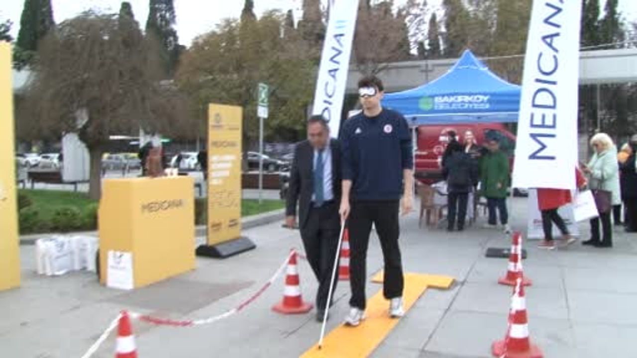 Bakırköy'de Empati Parkuru ile Görme Engellilerin Günlük Zorluklarına Dikkat Çekildi