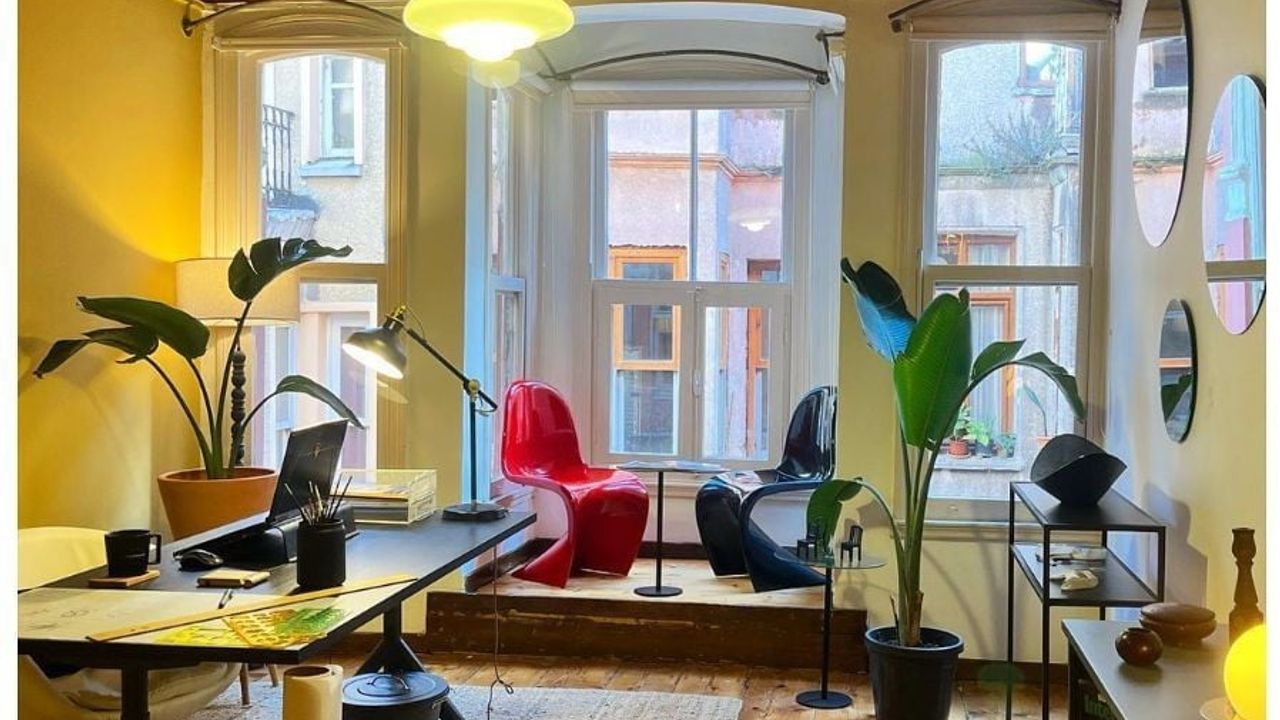 Balat'ta 125 yıllık yapı 'Limon Kolonyası' sergisine ev sahipliği yapıyor