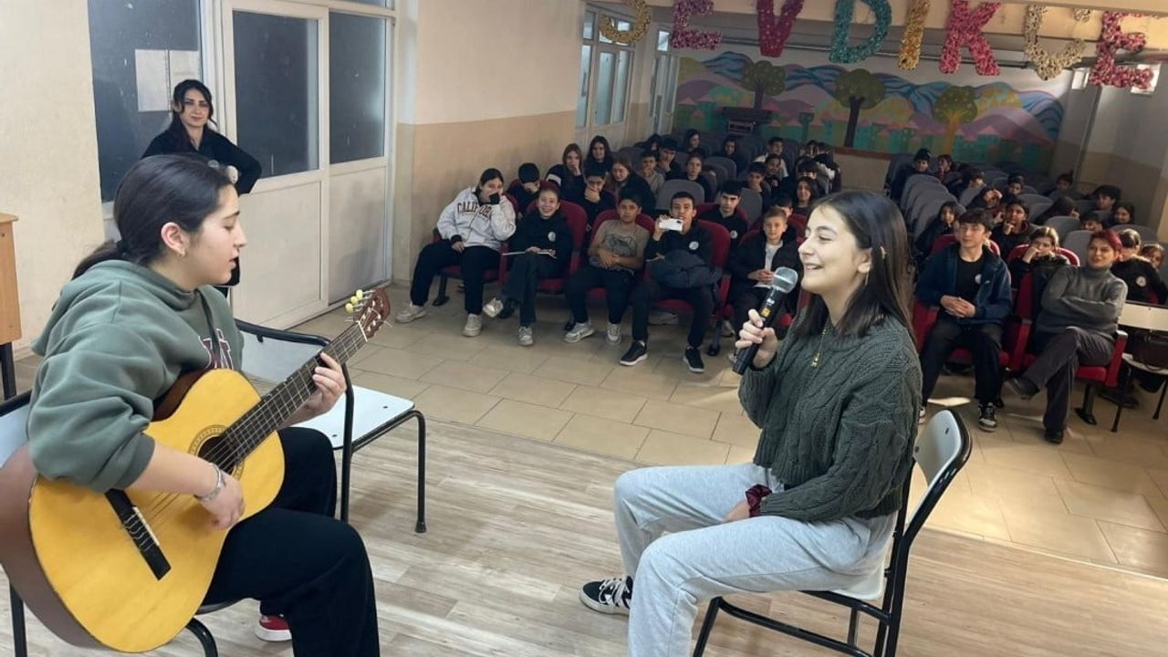 Balıkesir Burhaniye'de Okullarda 'Aile ve Oyun' Temalı Dönem Sonu Etkinlikleri Başladı