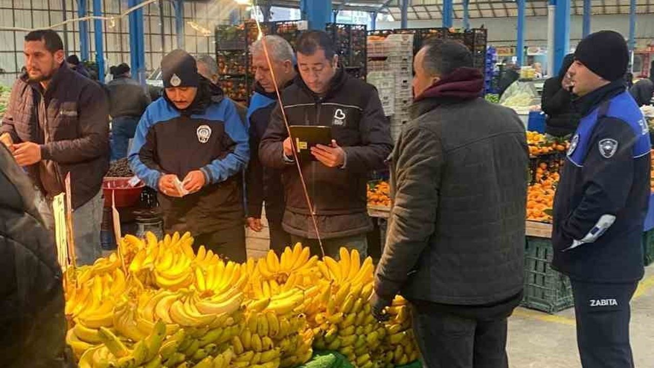 Balıkesir Büyükşehir Belediyesi Savaştepe pazar yerinde denetim gerçekleştirdi