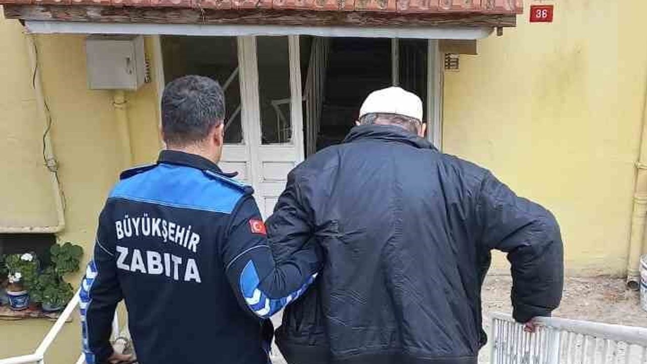 Balıkesir Büyükşehir Belediyesi soğuk havada vatandaşlara saha desteğini sürdürüyor