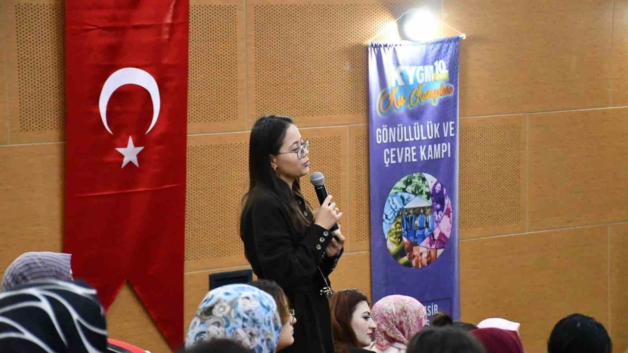 Balıkesir'de 'Gönüllülük ve Çevre' temalı 10. Tematik Kış Kampı sona erdi