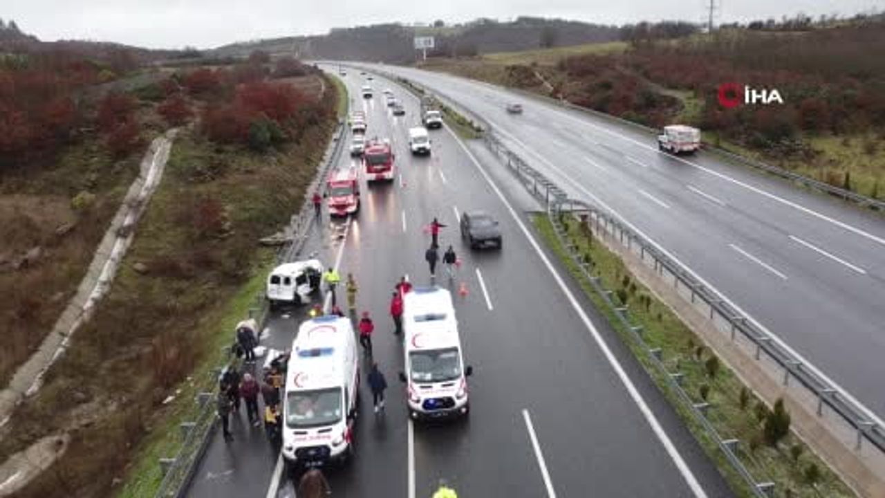 Balıkesir'de İzmir-İstanbul Otoyolu'nda 12 Araçlı Zincirleme Kaza: 1 Ölü, 10 Yaralı