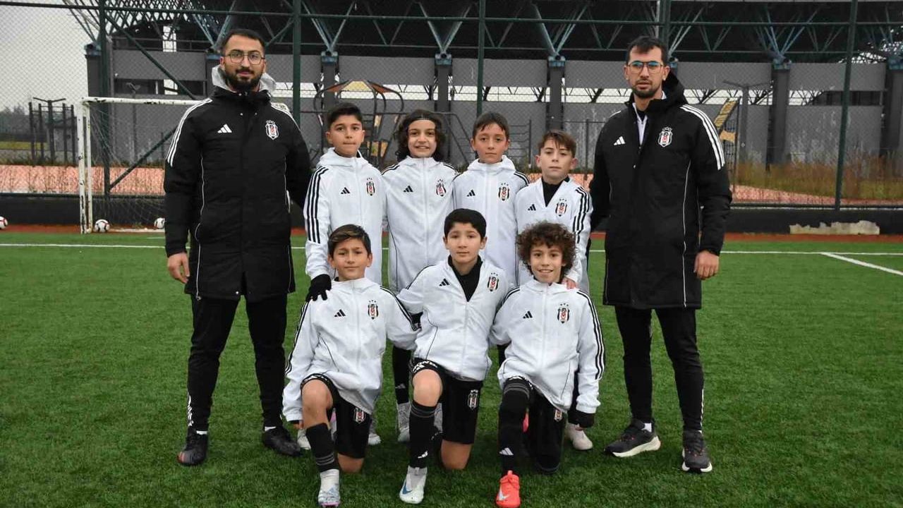 Balıkesir'de U-11 Futbol Şenliği: Geleceğin yıldız adayları sahaya çıktı