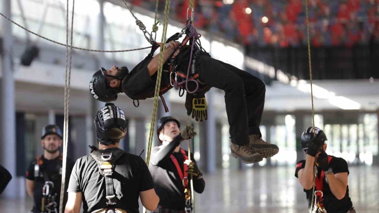 BAM ekibi ipli kurtarma eğitimiyle afet müdahalesine hazırlanıyor