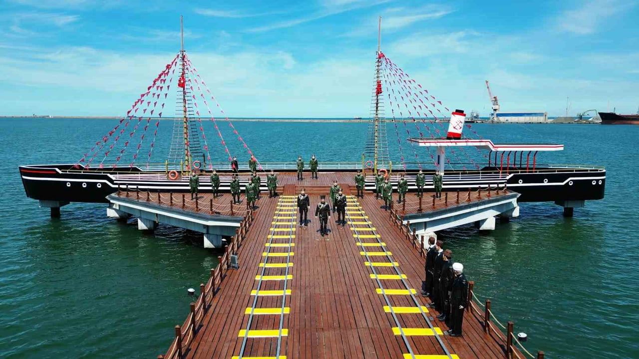 Bandırma Vapuru karadan yürütülerek Tütün İskelesi'ne taşınacak