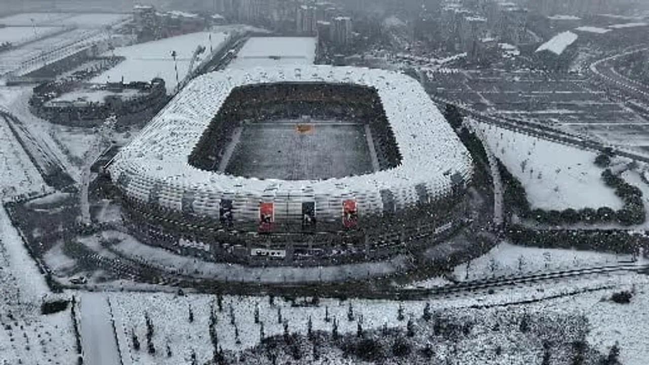 Başakşehir'de kar manzaraları dronla kaydedildi