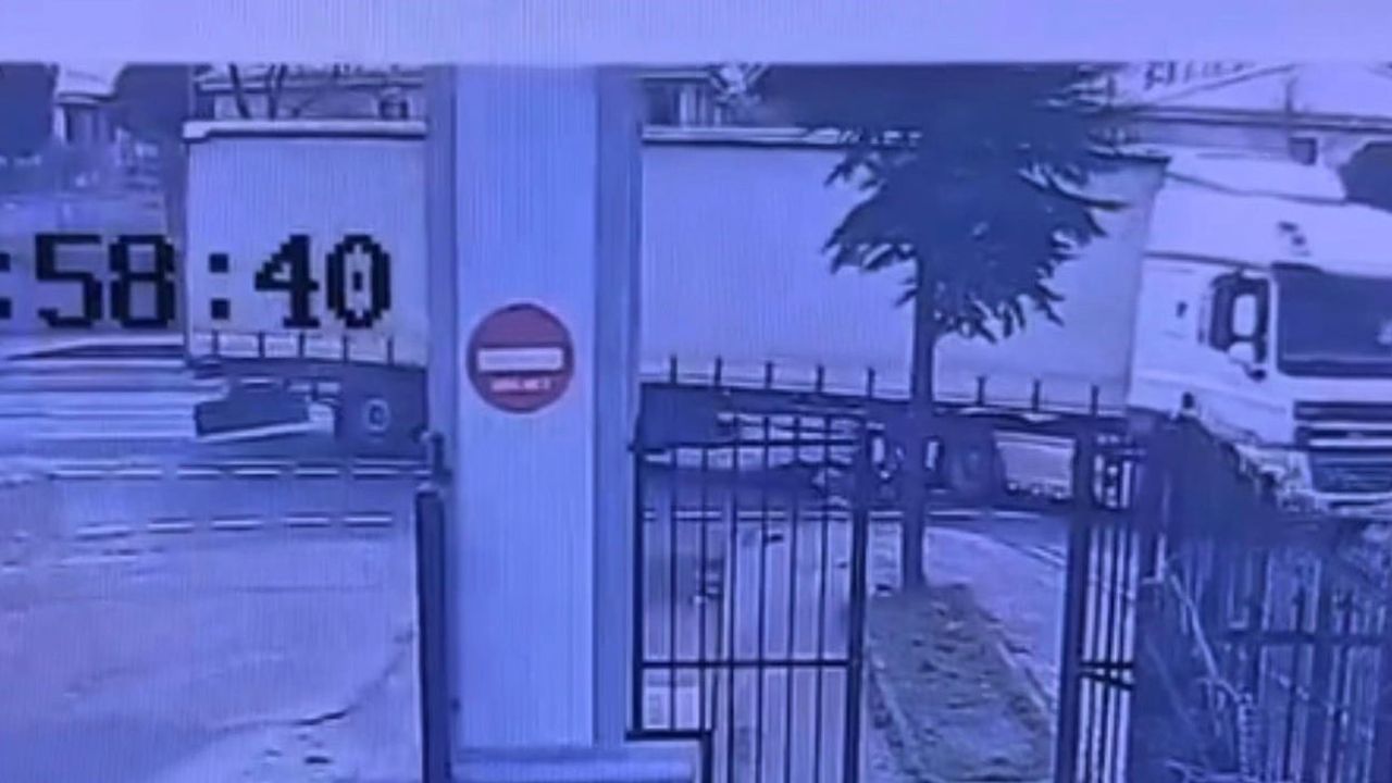 Başakşehir'de tırın altında kalan motosiklet sürücüsü yara almadan kurtuldu