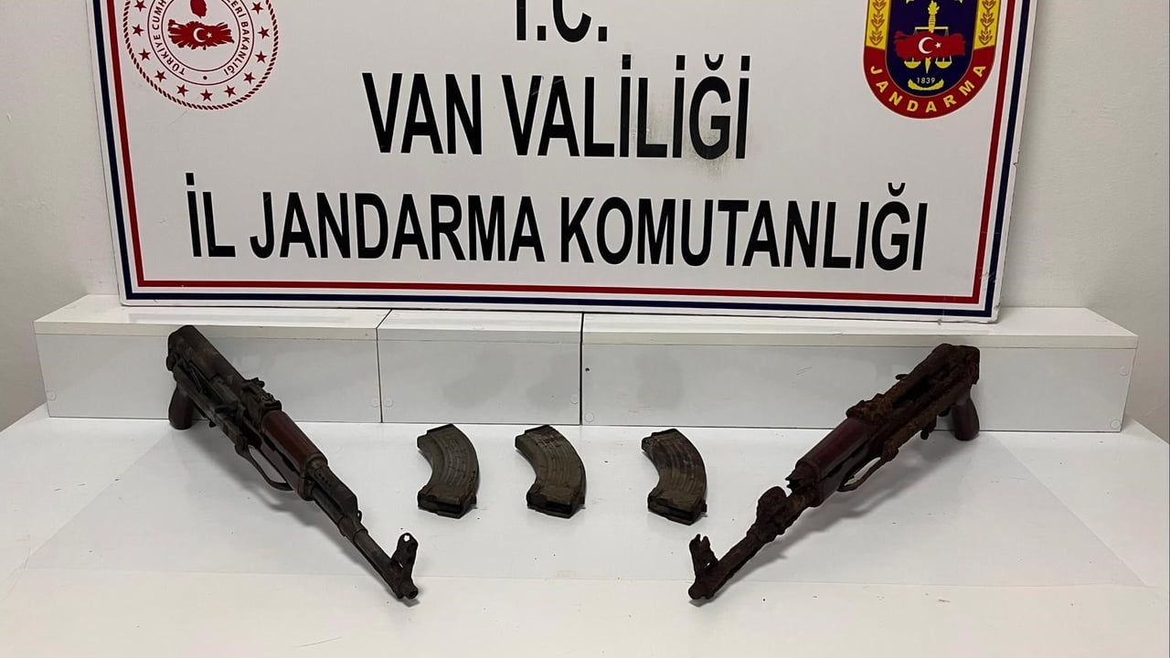 Başkale'de jandarma operasyonu: 2 Kalaşnikof ve 3 şarjör ele geçirildi