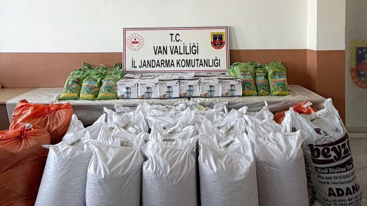 Başkale’de jandarma operasyonunda 3 milyon 65 bin TL değerinde gümrük kaçağı malzeme ele geçirildi