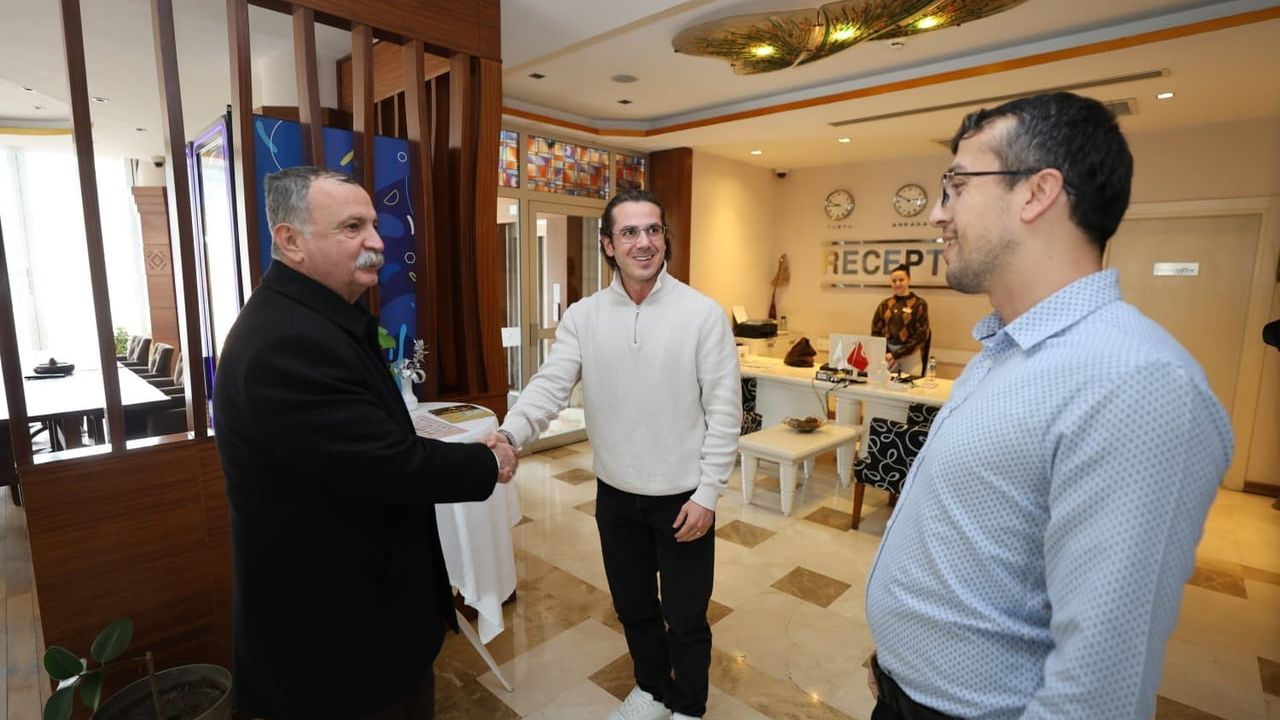 Başkan Balaban 75. Yıl Mahallesi esnafını ziyaret etti, talepleri yerinde dinledi