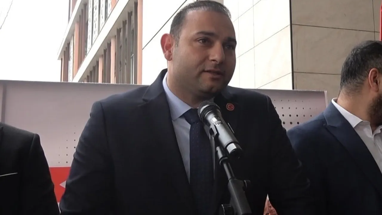 Başkan Bilecen: Kilis'e 2026'de hafif raylı sistem, yeni asfalt plenti ve uzay çatılı pazar yerleri geliyor