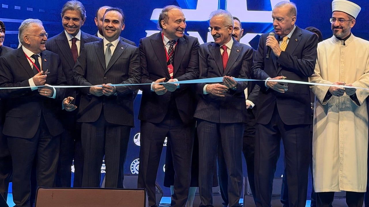 Başkan Büyükkılıç, 30 Bin Km Bölünmüş Yol Töreni'nde Cumhurbaşkanı Erdoğan ile Görüştü