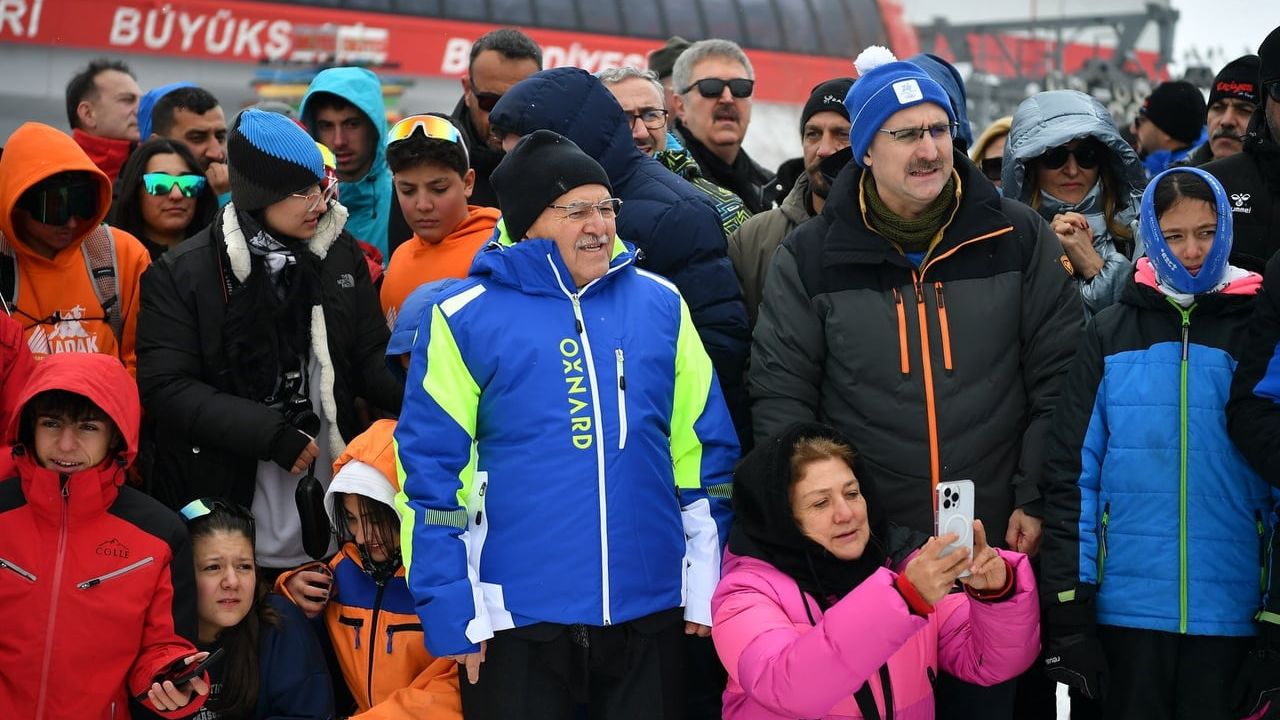 Başkan Büyükkılıç, Genel Müdür ve Federasyon Başkanı Şahin’e Kayseri ile Büyükşehir Tesislerini Tanıttı