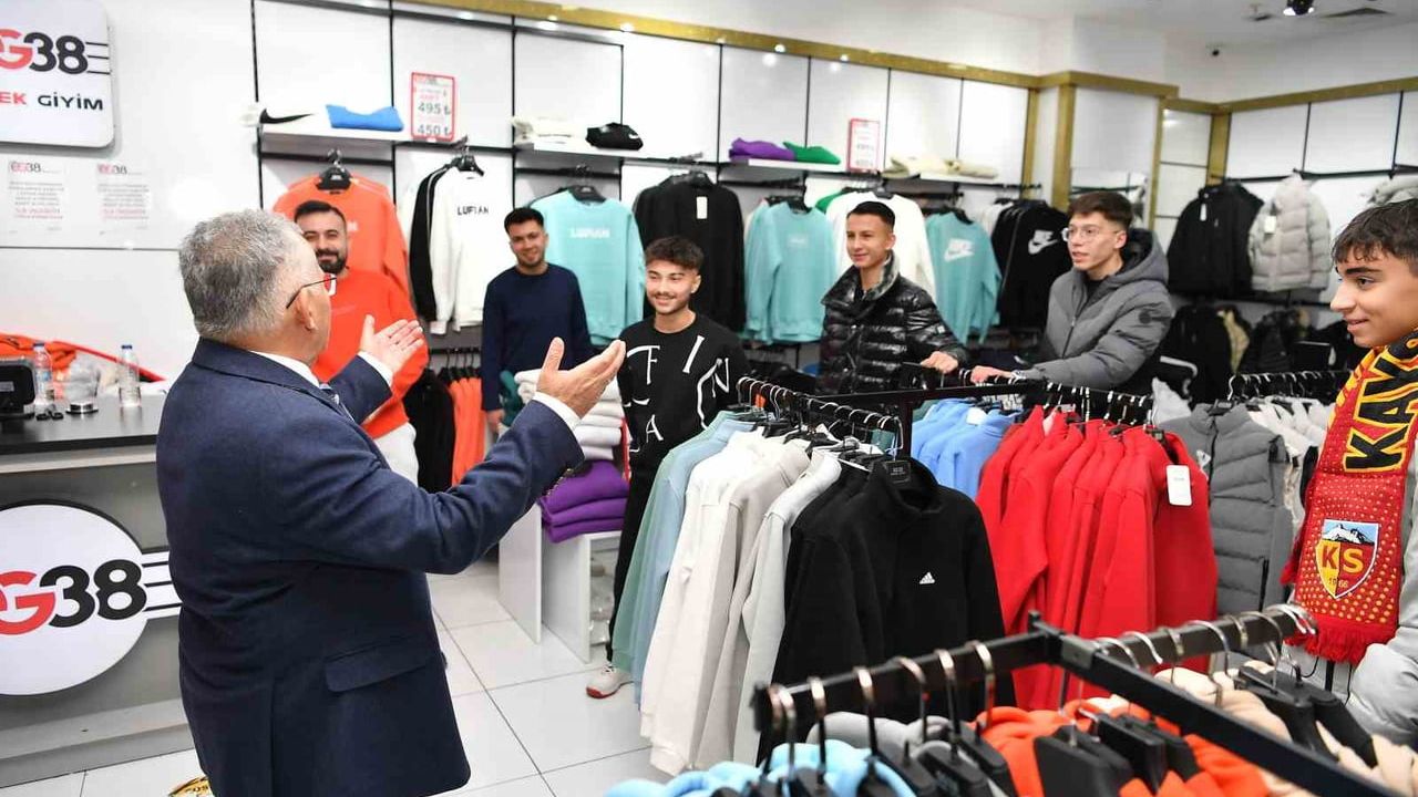 Başkan Büyükkılıç İldem'deki AVM'de Esnaf ve Vatandaşlarla Buluştu