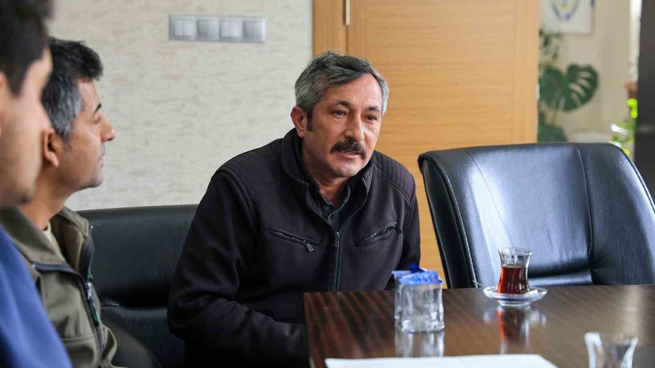 Başkan Cengiz Arslan muhtarlarla bir araya geldi: Mahalle ihtiyaçları ve asfalt çalışmaları görüşüldü