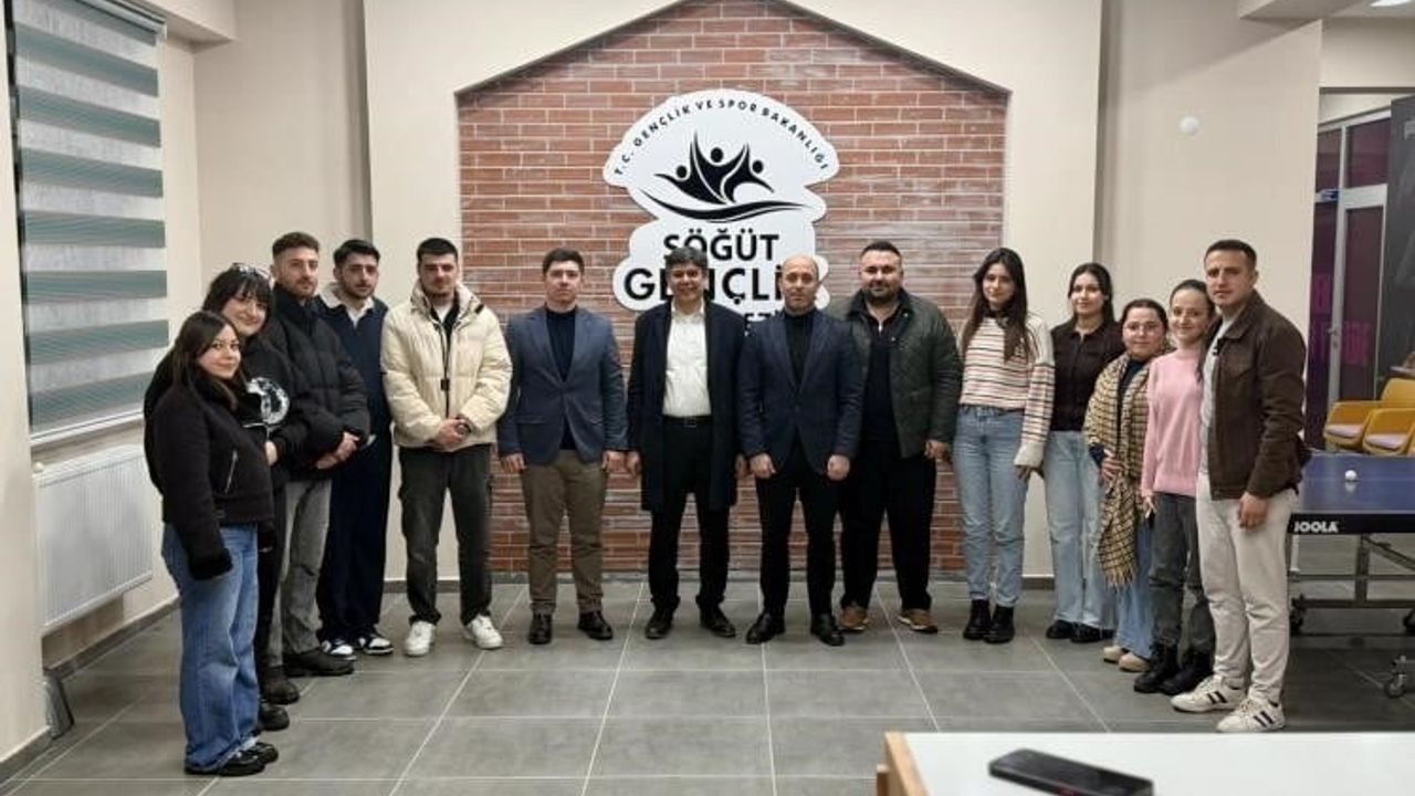 Başkan Durgut, yeni Gençlik Merkezi'nde gençlerle buluştu