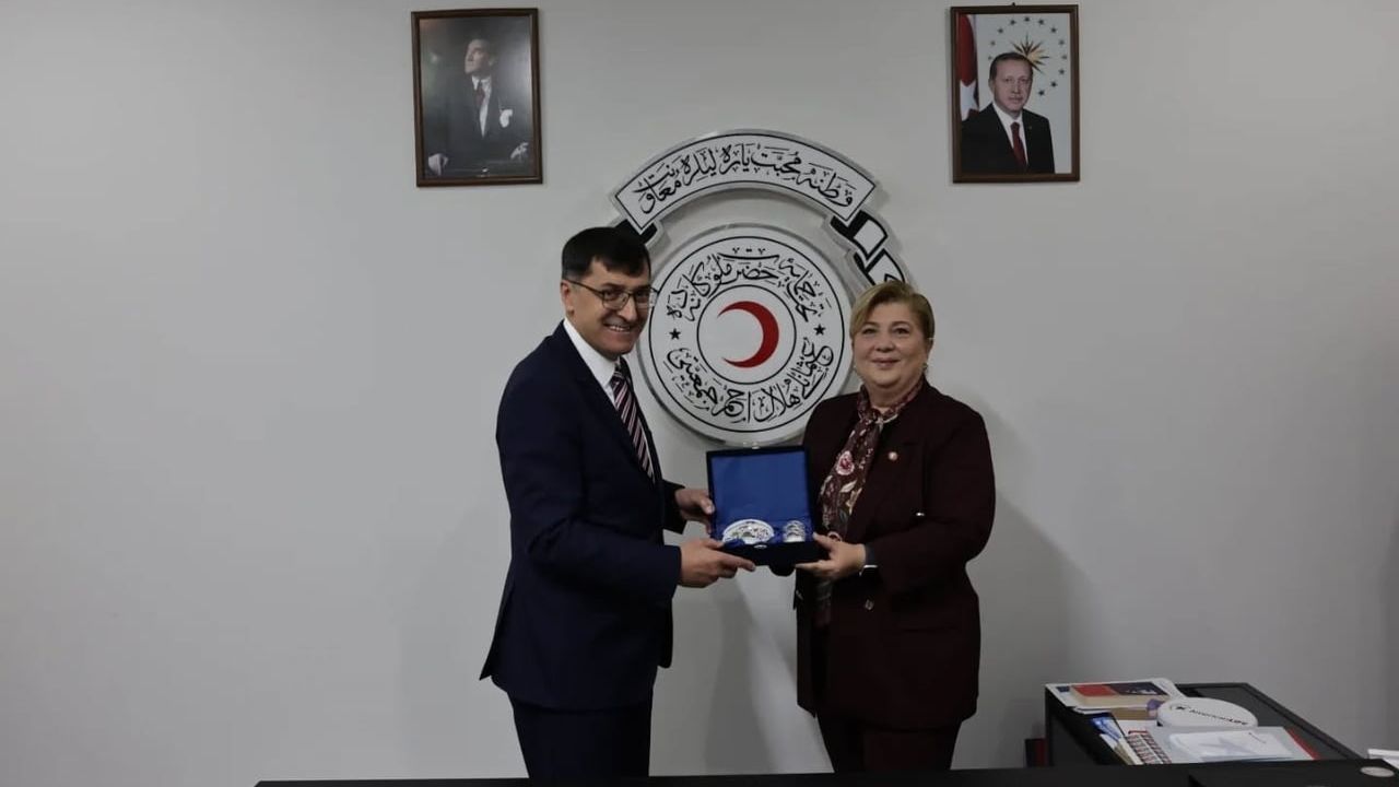 Başkan Eyüp Kahveci, Kütahya Türk Kızılay İl Merkezi’ni Ziyaret Etti