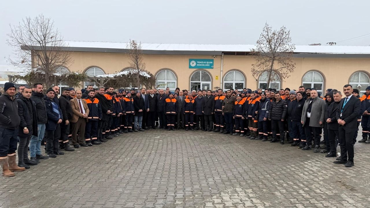 Başkan Geçit sahadaki karla mücadele ve temizlik ekiplerini ziyaret etti, teşekkür etti