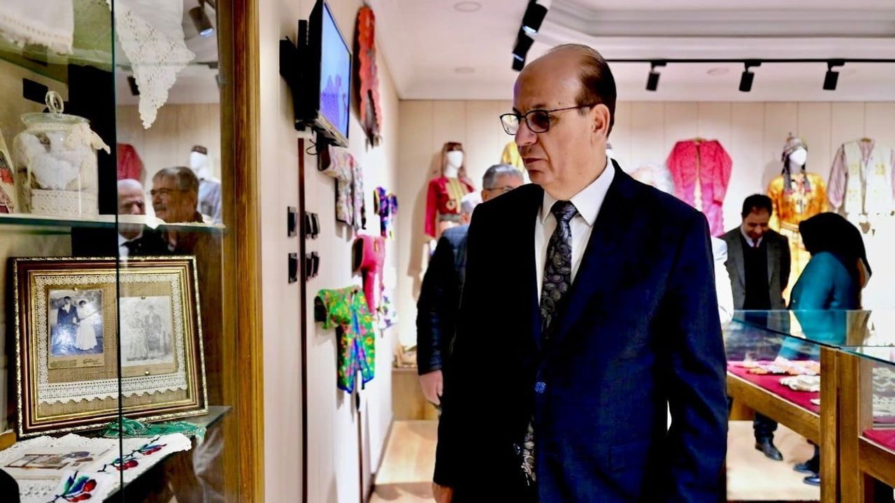 Başkan Geçit, Yeşilyurt’ta Halı Dokuma Kursunun Kesim Törenine Katıldı