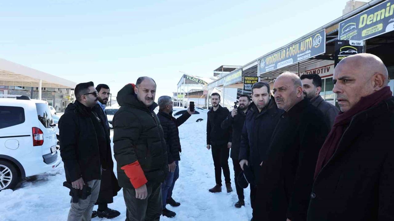 Başkan Gülpınar Oto Galericiler Sitesi ve Geri Dönüşüm Fabrikasındaki Hasarları Yerinde İnceledi