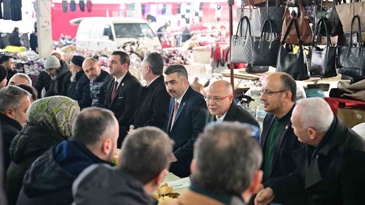 Başkan Oktay Yılmaz, Millet Mahallesi Kapalı Pazar Yeri Esnafıyla Kahvaltıda Buluştu