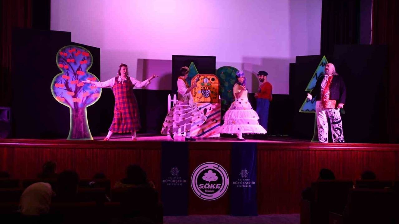 Başkan Özlem Çerçioğlu Söke'de Çocukları 'Müzisyenler Çetesi' ile Tiyatroya Taşıdı