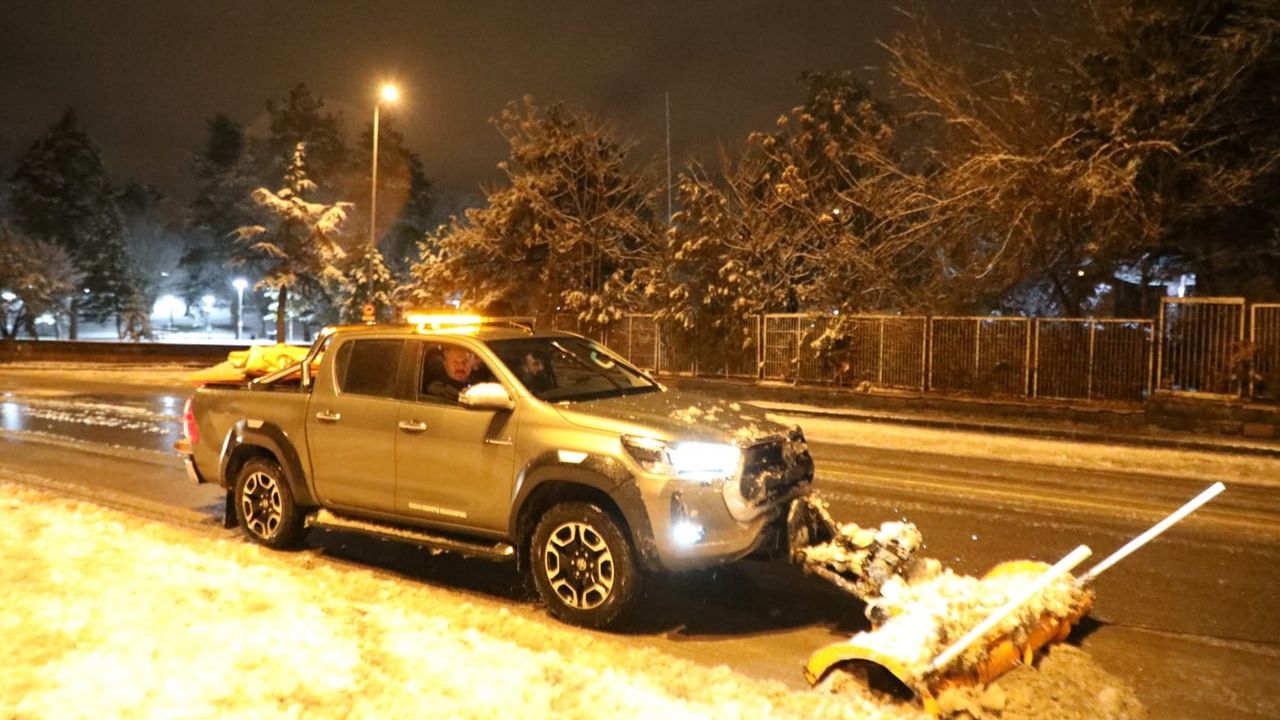 Başkan Palancıoğlu karla mücadele çalışmalarına sahada katıldı