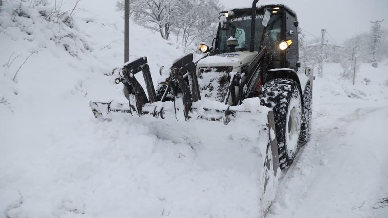 Başkan Sandıkçı: Canik'te karla mücadele 7/24 sürüyor