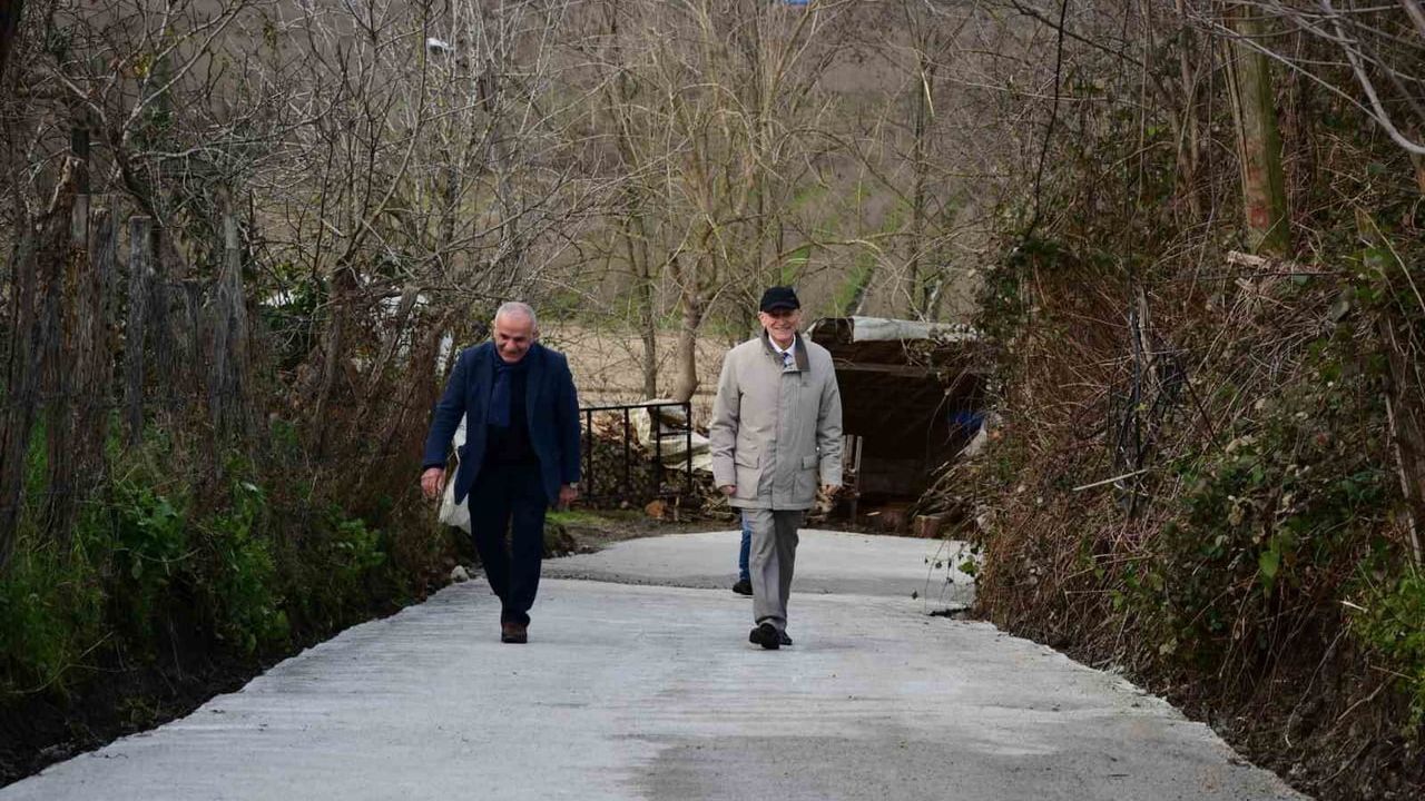 Başkan Şenol Kul: 'Bizim yolumuz, hemşehrilerimizin mutluluğudur' — Dibekli Mahallesi'nde beton yol çalışmaları