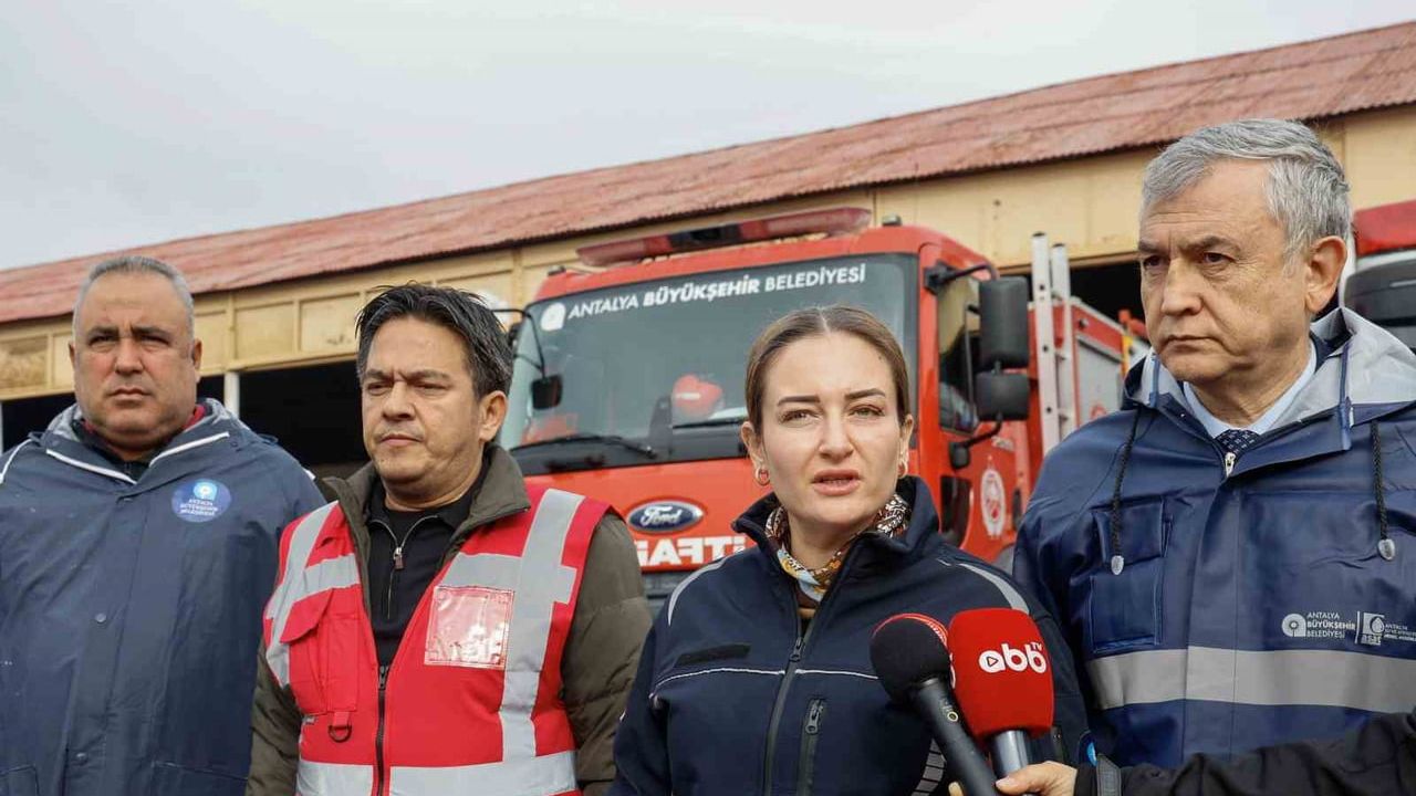 Başkan Vekili Özdemir: Antalya'da son 24 saatte metrekareye 200 mm yağış düştü