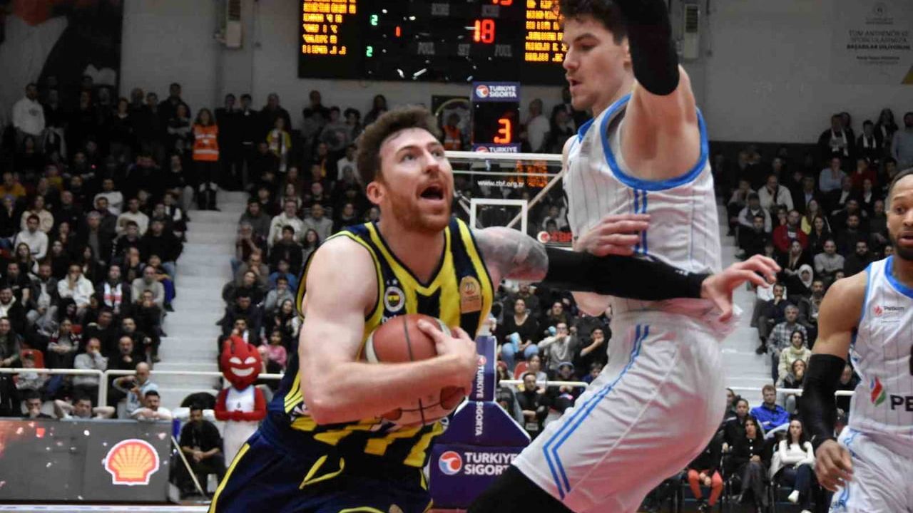 Basketbol Süper Ligi: Fenerbahçe Beko, Aliağa Petkimspor'u 78-70 mağlup etti