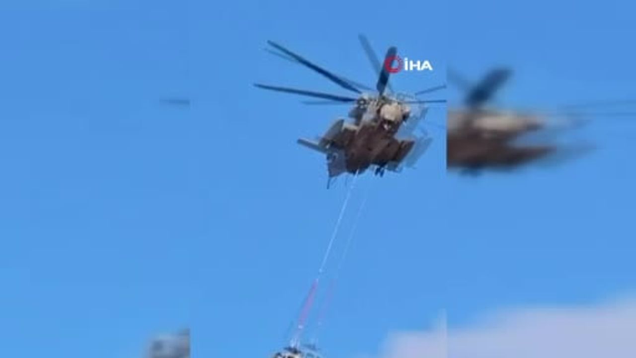 Batı Şeria'da Taşınan İsrail Black Hawk Helikopterinin Halatı Kopması Sonucu Düştü
