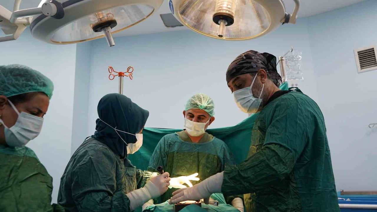 Batman Ağız ve Diş Sağlığı Hastanesi'nde ilk kez başarıyla tedavi edilen alt çene kırığı