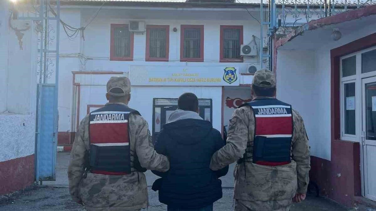 Batman'da 12 yıl 6 ay kesinleşmiş hapis cezası bulunan Y.S. alışveriş merkezinde yakalandı