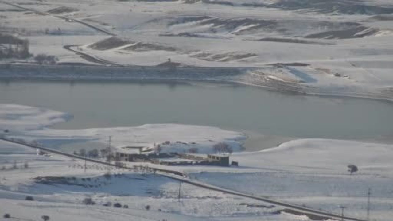 Batman'da Gercüş'teki Kırkat Göleti Tamamen Dondu