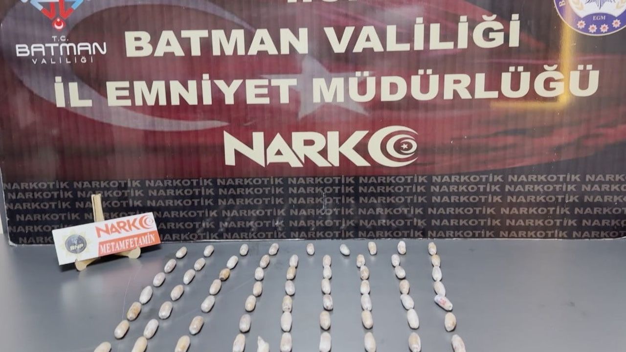 Batman'da otobüste yakalanan yabancı yolcunun midesinden 472 gram metamfetamin çıktı