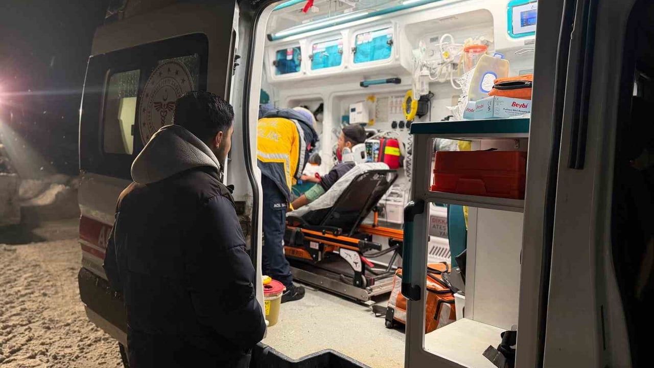 Batman Sason Balbaşı Köyünde Mahsur Kalan Hasta İl Özel İdaresi Ekipleri Tarafından Kurtarıldı