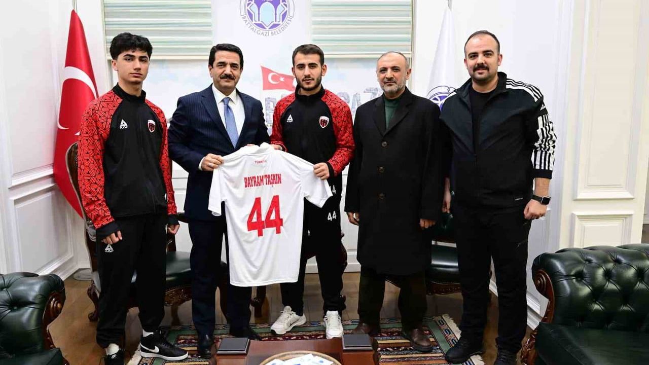 Battalgazi Belediyespor’un milli sporcuları Başkan Taşkın’ı ziyaret etti