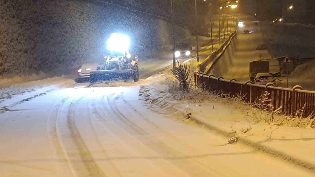 Battalgazi'de Gece Boyu Karla Mücadele: Ekipler Sahada, Başkan Taşkın İnceledi