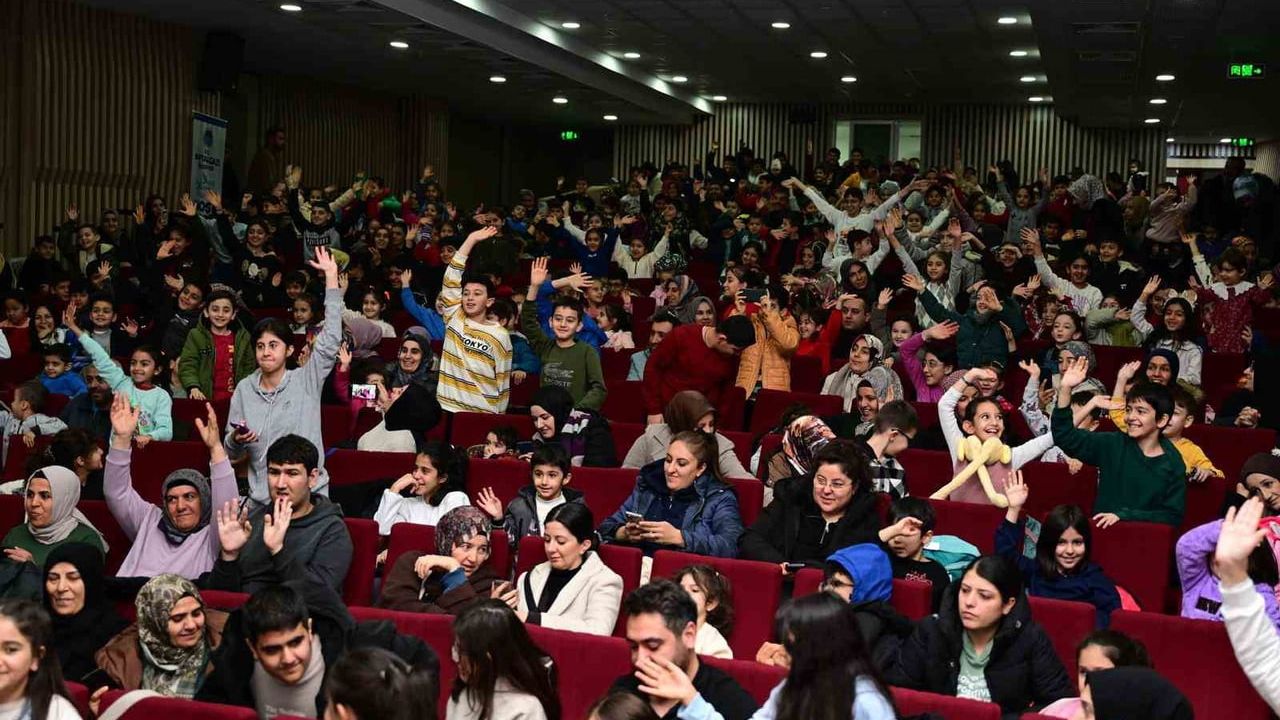 Battalgazili çocuklar 'Rafadan Tayfa' konseriyle yarıyıl tatilinde keyifli anlar yaşadı