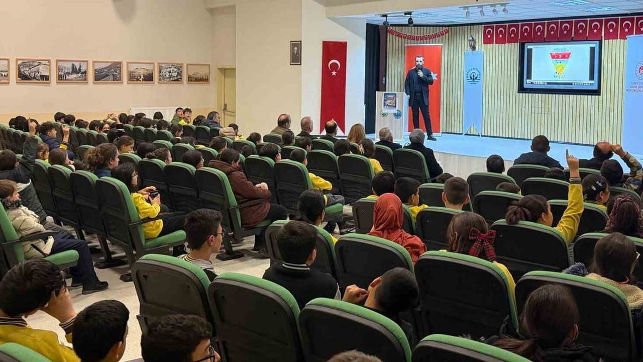 Bayburt'ta 'Atma, Onar, Yenisini Alma, Paylaş' eğitimi — Öğrenci ve velilere sıfır atık farkındalığı