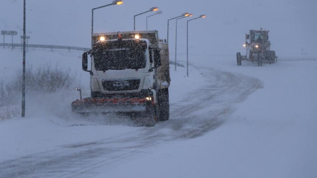 Bayburt'ta çığ ve buzlanma riski: Salmankaş Tüneli ve Araklı yolu için AFAD uyarısı