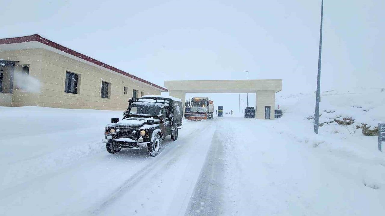 Bayburt’ta karla mücadele sürüyor: İl Özel İdaresi 170 köyde çalışma yürütüyor