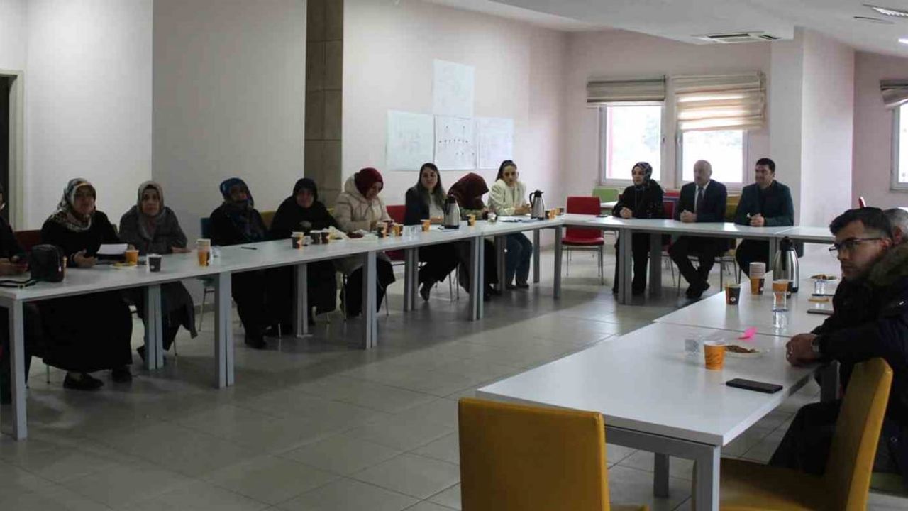 Bayburt’ta koruyucu ailelere 1. Kademe Temel Eğitim verildi