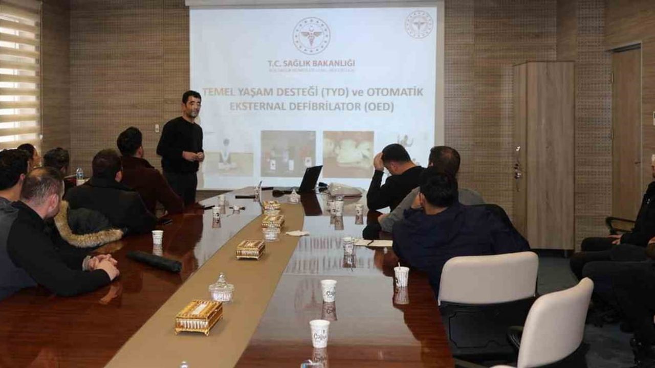 Bayburt'ta POMEM öğrencilerine ilk yardım eğitimi verildi