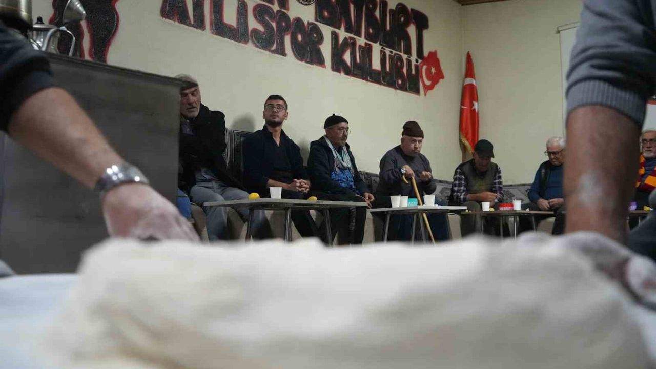 Bayburt'ta Tel Helvası Etkinliği: Huzurevi Sakinleri ve Cirit Sporcuları Bir Arada