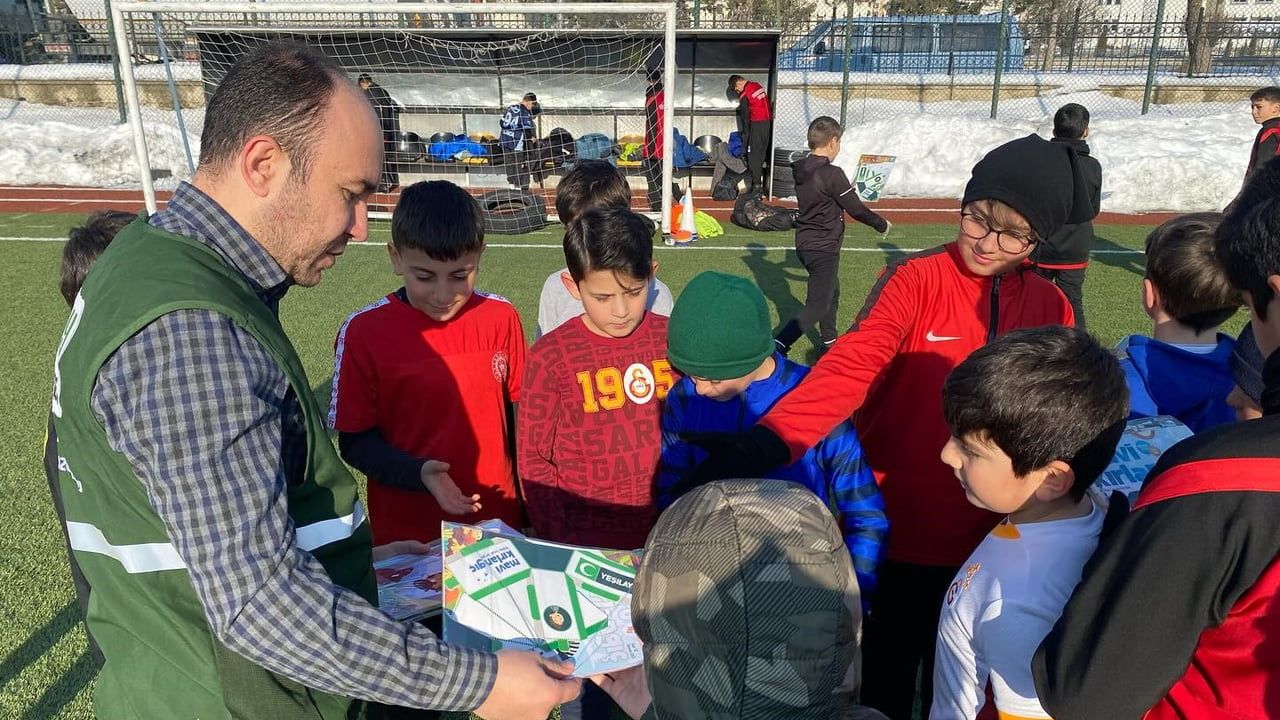 Bayburt’ta Yeşilay’dan minik sporculara bilinçli teknoloji ve sağlıklı yaşam eğitimi