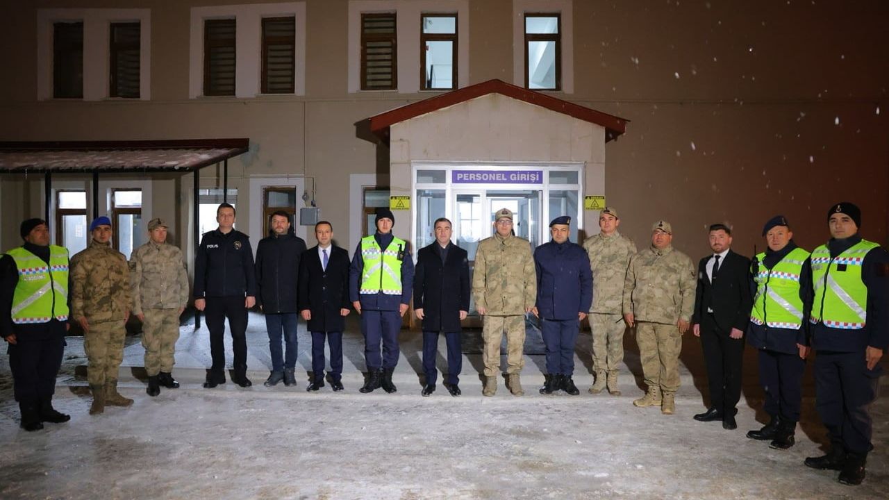 Bayburt Valisi Mustafa Eldivan'dan Jandarma Ekiplerine Yeni Yıl Moral Ziyareti