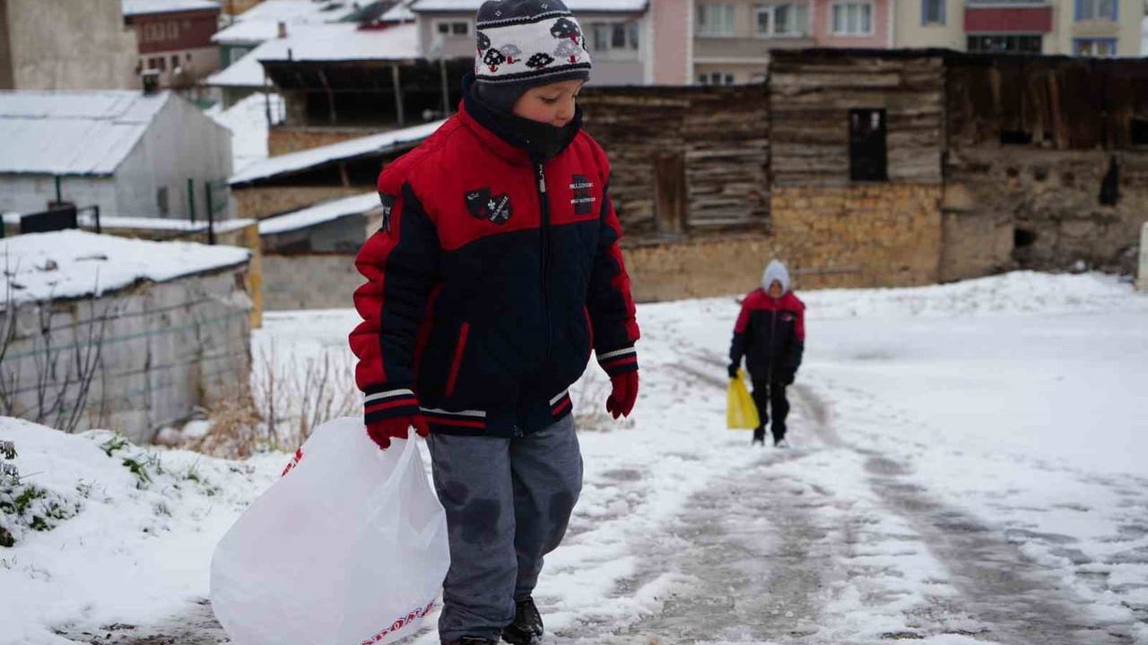 Bayburt ve Erzincan için kuvvetli kar, rüzgâr ve çığ uyarısı